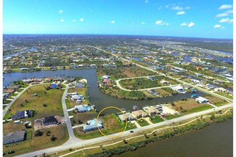 Terreno en venta en Port Charlotte, Florida № 946959 - foto 5