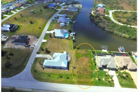 Terreno en venta en Port Charlotte, Florida № 946959 - foto 1