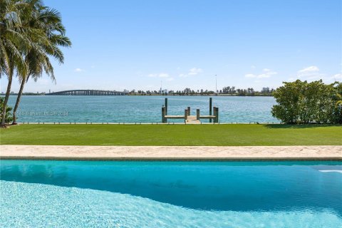 Villa ou maison à vendre à Miami, Floride: 7 chambres, 554.07 m2 № 995495 - photo 21