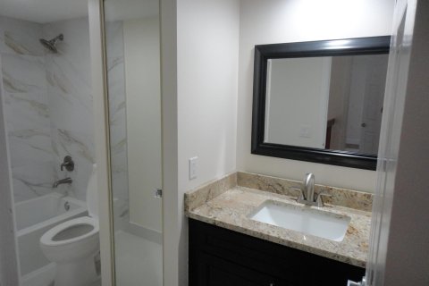 Townhouse in West Palm Beach, Florida 2 bedrooms, 114.83 sq.m. № 1147012 - photo 12