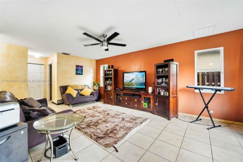 Casa en venta en Davie, Florida, 4 dormitorios, 235.41 m2 № 1332084 - foto 26