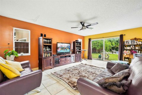 Villa ou maison à vendre à Davie, Floride: 4 chambres, 235.41 m2 № 1332084 - photo 27