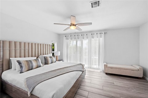 Casa en venta en Fort Lauderdale, Florida, 5 dormitorios, 232.26 m2 № 186191 - foto 18
