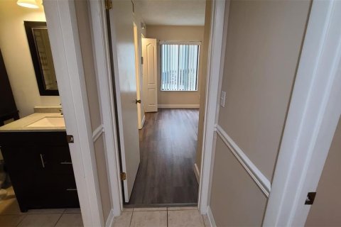 Condo in Orlando, Florida, 2 bedrooms  № 1353386 - photo 16