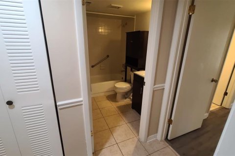 Condo in Orlando, Florida, 2 bedrooms  № 1353386 - photo 13