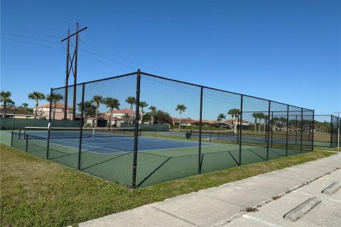 Townhouse in Cape Coral, Florida 2 bedrooms, 133.13 sq.m. № 1353387 - photo 26