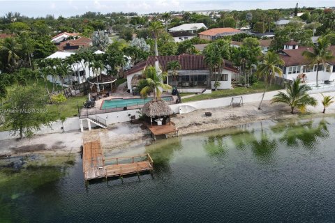 Villa ou maison à vendre à Cutler Bay, Floride: 5 chambres, 227.15 m2 № 1222282 - photo 5