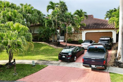 Casa en venta en Cutler Bay, Florida, 5 dormitorios, 227.15 m2 № 1222282 - foto 1