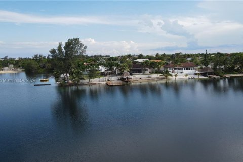 Casa en venta en Cutler Bay, Florida, 5 dormitorios, 227.15 m2 № 1222282 - foto 8