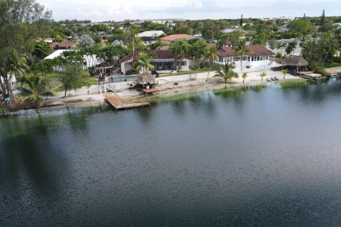 Casa en venta en Cutler Bay, Florida, 5 dormitorios, 227.15 m2 № 1222282 - foto 7