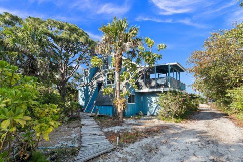 House in Jensen Beach, Florida 4 bedrooms, 119.01 sq.m. № 1152284 - photo 12
