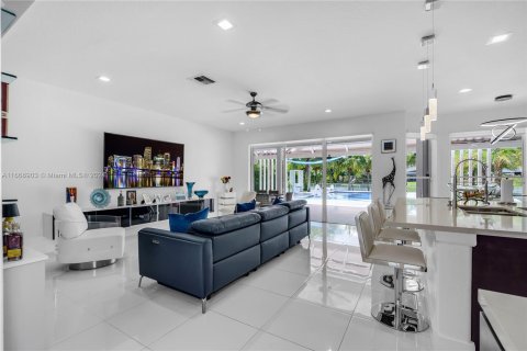 Villa ou maison à vendre à Miramar, Floride: 4 chambres, 332.5 m2 № 1386232 - photo 16