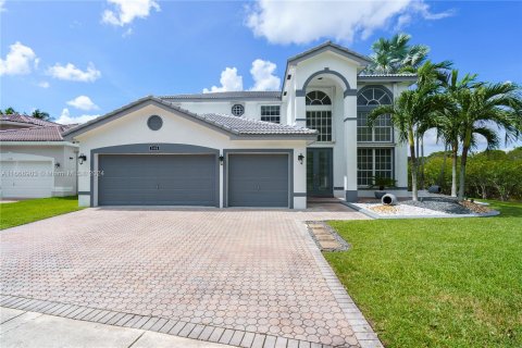 Villa ou maison à vendre à Miramar, Floride: 4 chambres, 332.5 m2 № 1386232 - photo 1