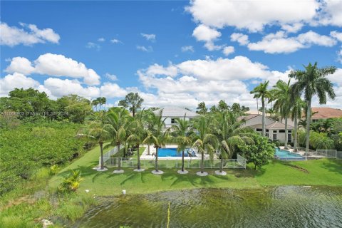 Villa ou maison à vendre à Miramar, Floride: 4 chambres, 332.5 m2 № 1386232 - photo 7