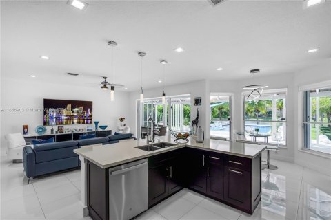 Casa en venta en Miramar, Florida, 4 dormitorios, 332.5 m2 № 1386232 - foto 19