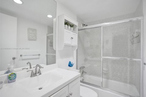 Condominio en venta en Hollywood, Florida, 2 dormitorios, 109.25 m2 № 1385800 - foto 19