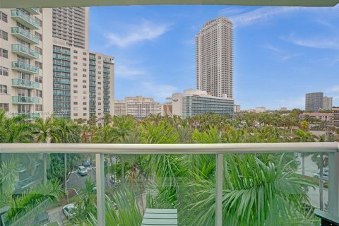 Copropriété à vendre à Hollywood, Floride: 2 chambres, 109.25 m2 № 1385800 - photo 30