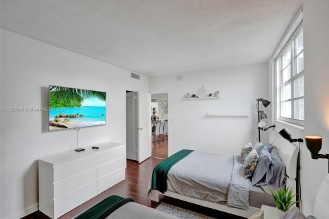 Condo in Hollywood, Florida, 2 bedrooms  № 1385800 - photo 24