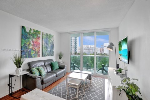 Condo in Hollywood, Florida, 2 bedrooms  № 1385800 - photo 28