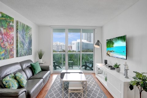 Condo in Hollywood, Florida, 2 bedrooms  № 1385800 - photo 6