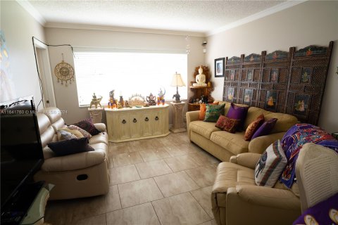 Condo in Lauderdale Lakes, Florida, 1 bedroom  № 1327469 - photo 8