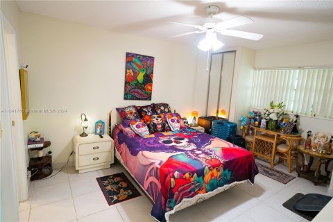 Condo in Lauderdale Lakes, Florida, 1 bedroom  № 1327469 - photo 11