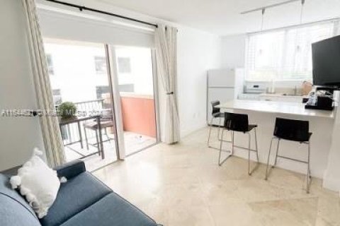 Condominio en alquiler en Miami, Florida, 1 dormitorio, 60.39 m2 № 1327512 - foto 2