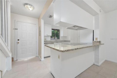 Townhouse in Tampa, Florida 2 bedrooms, 86.21 sq.m. № 1393777 - photo 15