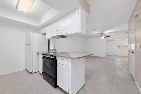 Adosado en venta en Tampa, Florida, 2 dormitorios, 86.21 m2 № 1393777 - foto 12