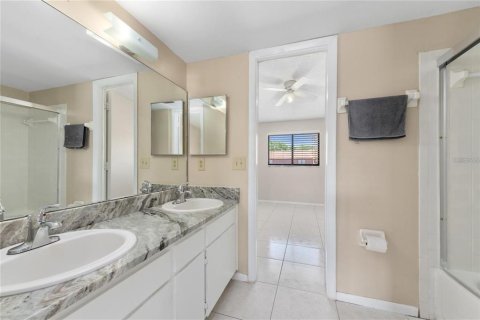 Townhouse in Tampa, Florida 2 bedrooms, 86.21 sq.m. № 1393777 - photo 24