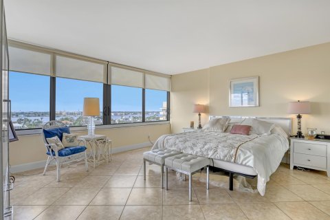 Condo in South Palm Beach, Florida, 1 bedroom  № 932428 - photo 20