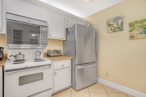 Condo in South Palm Beach, Florida, 1 bedroom  № 932428 - photo 11