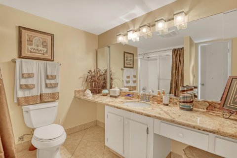 Condo in South Palm Beach, Florida, 1 bedroom  № 932428 - photo 17