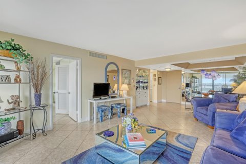 Condo in South Palm Beach, Florida, 1 bedroom  № 932428 - photo 22