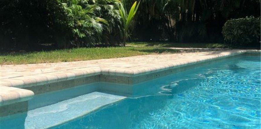 House in Pompano Beach, Florida 3 bedrooms № 45025