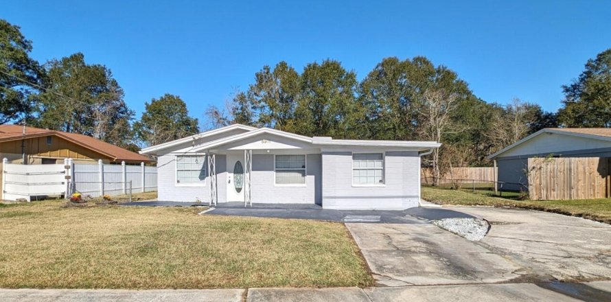 House in Jacksonville, Florida 3 bedrooms, 119.38 sq.m. № 885647