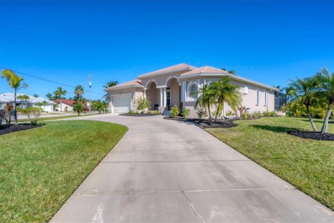 Villa ou maison à vendre à Punta Gorda, Floride: 4 chambres, 245.08 m2 № 1343036 - photo 4