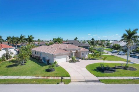 Villa ou maison à vendre à Punta Gorda, Floride: 4 chambres, 245.08 m2 № 1343036 - photo 2