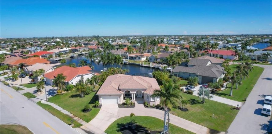 Villa ou maison à Punta Gorda, Floride 4 chambres, 245.08 m2 № 1343036