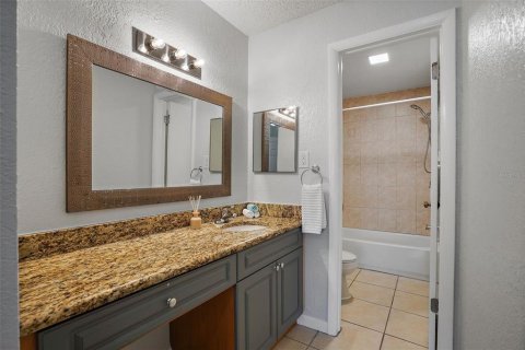 Condo in Largo, Florida, 3 bedrooms  № 1342994 - photo 15