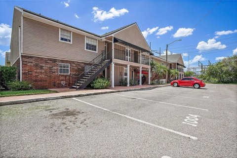 Condo in Largo, Florida, 3 bedrooms  № 1342994 - photo 2