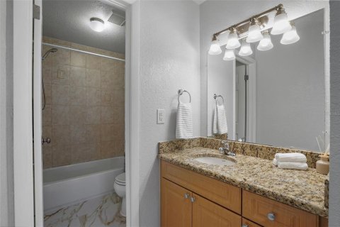 Condo in Largo, Florida, 3 bedrooms  № 1342994 - photo 21