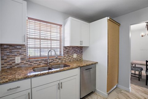 Condo in Largo, Florida, 3 bedrooms  № 1342994 - photo 10