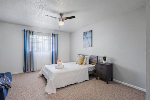 Condo in Largo, Florida, 3 bedrooms  № 1342994 - photo 18