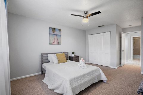 Condo in Largo, Florida, 3 bedrooms  № 1342994 - photo 19