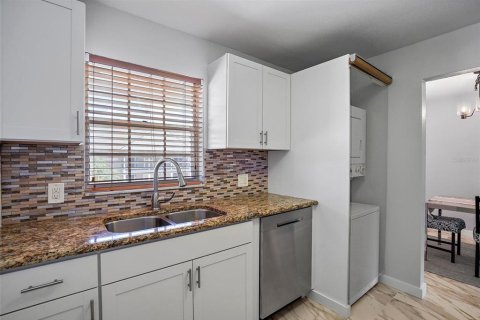 Condo in Largo, Florida, 3 bedrooms  № 1342994 - photo 9