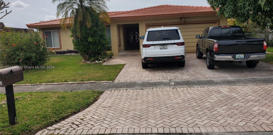 Casa en Tamarac, Florida 4 dormitorios, 146.14 m2 № 1384017