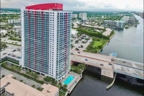 Condominio en venta en Hallandale Beach, Florida, 2 dormitorios, 95.69 m2 № 1384015 - foto 2