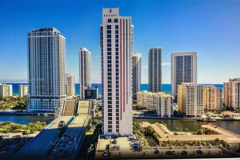 Condominio en venta en Hallandale Beach, Florida, 2 dormitorios, 95.69 m2 № 1384015 - foto 24