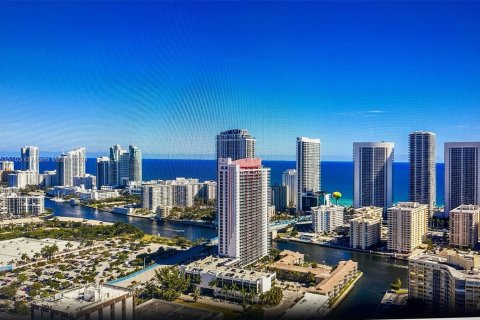 Condominio en venta en Hallandale Beach, Florida, 2 dormitorios, 95.69 m2 № 1384015 - foto 21